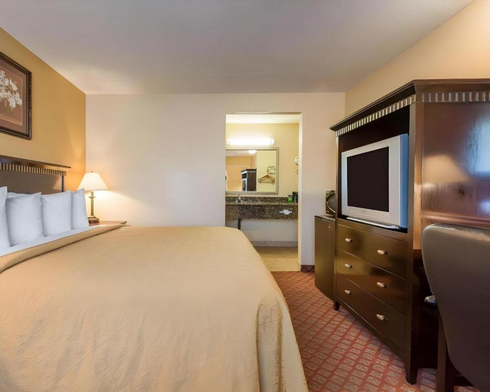 Quality Inn San Bernardino Exterior photo